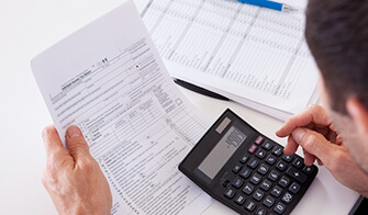 Vale a pena parcelar a fatura do cartão de crédito?