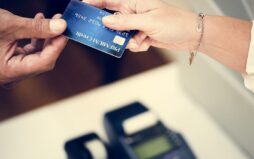 Emprestar cartão de crédito