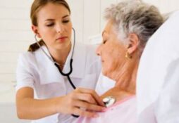 Quais são os problemas de saúde mais comuns em idosos?