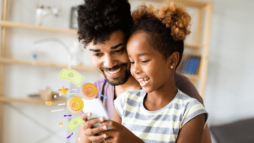 Ensine seus filhos a lidar com dinheiro brincando